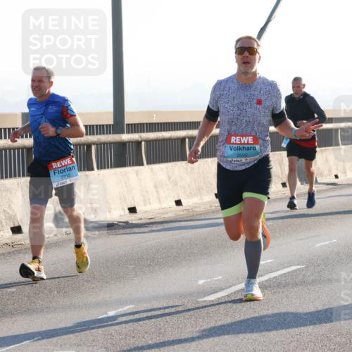 03.10.2025 - Köhlbrandbrückenlauf Strokosch-Dieckow http://msf.ph/oto/9101716 03.10.2025 09:22:05 Position 1 2712, 3592 meine-sportfotos.de