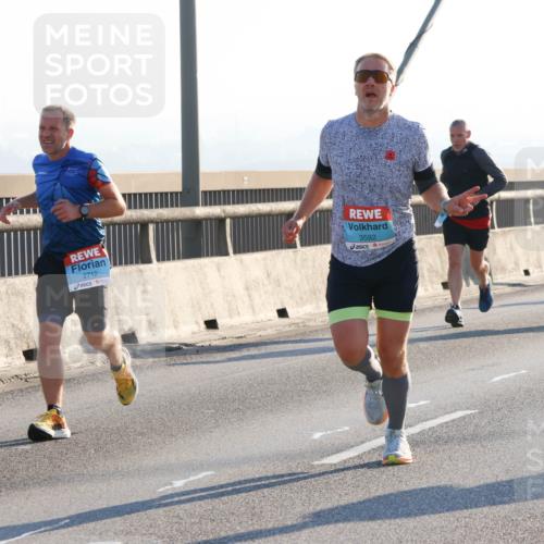 03.10.2025 - Köhlbrandbrückenlauf Strokosch-Dieckow http://msf.ph/oto/9101723 03.10.2025 09:22:05 Position 1 2712, 3592 meine-sportfotos.de