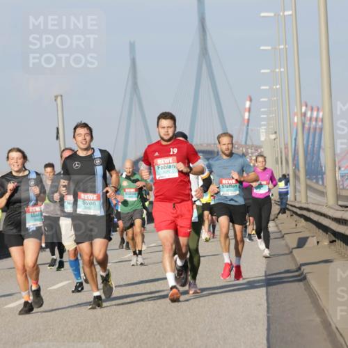 03.10.2025 - Köhlbrandbrückenlauf Jannik Wohlers http://msf.ph/oto/9101731 03.10.2025 09:49:09 Position 3 3462, 3465, 19, 3521, 3710 meine-sportfotos.de