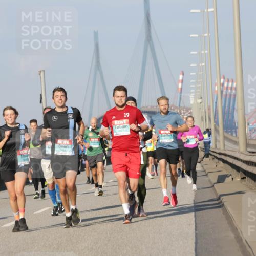 03.10.2025 - Köhlbrandbrückenlauf Jannik Wohlers http://msf.ph/oto/9101735 03.10.2025 09:49:09 Position 3 3465, 3462, 19, 3521, 3710 meine-sportfotos.de