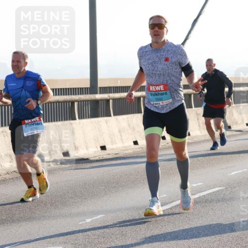03.10.2025 - Köhlbrandbrückenlauf Strokosch-Dieckow http://msf.ph/oto/9101736 03.10.2025 09:22:05 Position 1 2712, 3592 meine-sportfotos.de