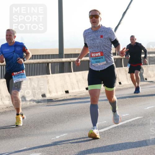 03.10.2025 - Köhlbrandbrückenlauf Strokosch-Dieckow http://msf.ph/oto/9101747 03.10.2025 09:22:05 Position 1 2712, 3592 meine-sportfotos.de