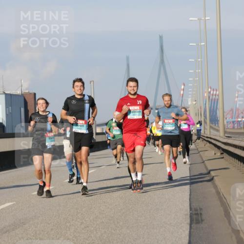 03.10.2025 - Köhlbrandbrückenlauf Jannik Wohlers http://msf.ph/oto/9101753 03.10.2025 09:49:10 Position 3 19 meine-sportfotos.de