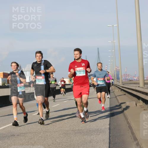 03.10.2025 - Köhlbrandbrückenlauf Jannik Wohlers http://msf.ph/oto/9101787 03.10.2025 09:49:13 Position 3 3462, 19, 3521 meine-sportfotos.de