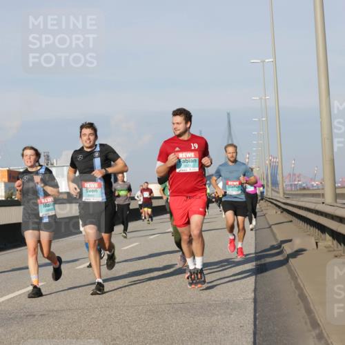 03.10.2025 - Köhlbrandbrückenlauf Jannik Wohlers http://msf.ph/oto/9101793 03.10.2025 09:49:13 Position 3 19, 3521, 3710 meine-sportfotos.de