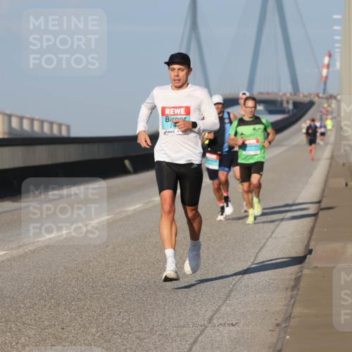 03.10.2025 - Köhlbrandbrückenlauf Lena Gebhardt http://msf.ph/oto/9101815 03.10.2025 09:37:03 Position 2 21 meine-sportfotos.de