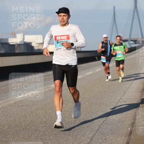 03.10.2025 - Köhlbrandbrückenlauf Lena Gebhardt http://msf.ph/oto/9101912 03.10.2025 09:37:05 Position 2 217 meine-sportfotos.de