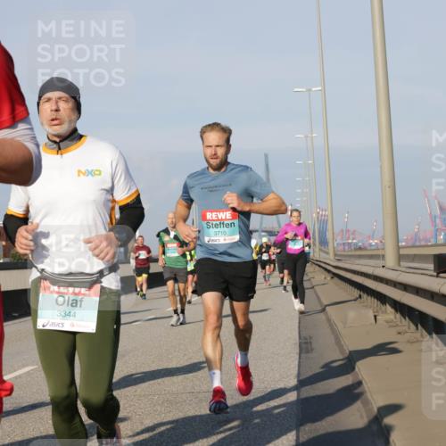 03.10.2025 - Köhlbrandbrückenlauf Jannik Wohlers http://msf.ph/oto/9101913 03.10.2025 09:49:15 Position 3 19, 3344, 3710 meine-sportfotos.de