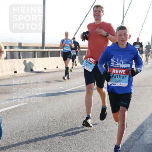 03.10.2025 - Köhlbrandbrückenlauf Strokosch-Dieckow http://msf.ph/oto/9101953 03.10.2025 09:22:25 Position 1 2710, 1231, 2920 meine-sportfotos.de