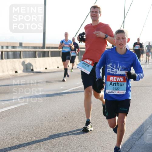 03.10.2025 - Köhlbrandbrückenlauf Strokosch-Dieckow http://msf.ph/oto/9101959 03.10.2025 09:22:25 Position 1 2710, 1231, 2920 meine-sportfotos.de