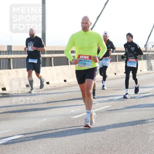 03.10.2025 - Köhlbrandbrückenlauf Strokosch-Dieckow http://msf.ph/oto/9101980 03.10.2025 09:22:31 Position 1 1168, 2760 meine-sportfotos.de