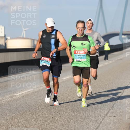03.10.2025 - Köhlbrandbrückenlauf Lena Gebhardt http://msf.ph/oto/9101983 03.10.2025 09:37:07 Position 2 3463, 2702 meine-sportfotos.de