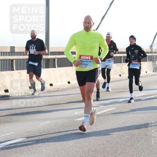 03.10.2025 - Köhlbrandbrückenlauf Strokosch-Dieckow http://msf.ph/oto/9101986 03.10.2025 09:22:31 Position 1 1168 meine-sportfotos.de