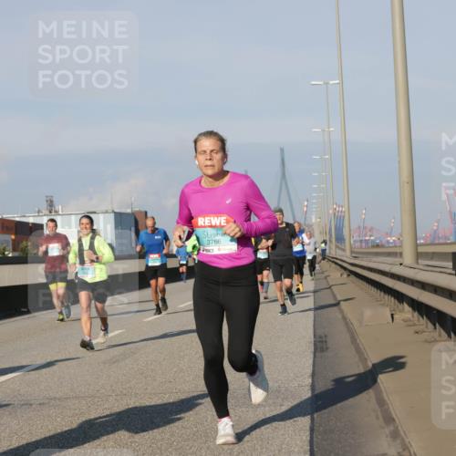 03.10.2025 - Köhlbrandbrückenlauf Jannik Wohlers http://msf.ph/oto/9102028 03.10.2025 09:49:20 Position 3 3766 meine-sportfotos.de