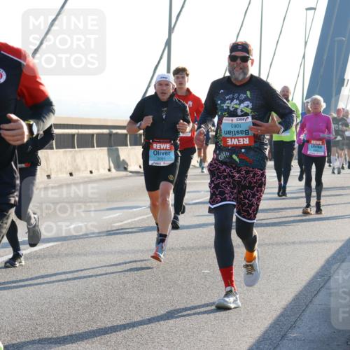 03.10.2025 - Köhlbrandbrückenlauf Strokosch-Dieckow http://msf.ph/oto/9102029 03.10.2025 09:22:34 Position 1 3403, 3091, 901 meine-sportfotos.de