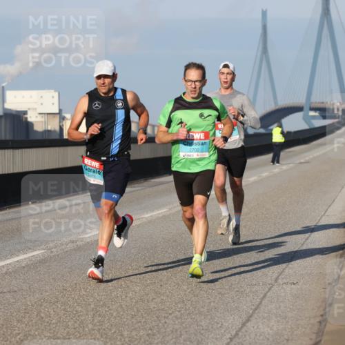 03.10.2025 - Köhlbrandbrückenlauf Lena Gebhardt http://msf.ph/oto/9102032 03.10.2025 09:37:08 Position 2  meine-sportfotos.de