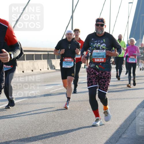 03.10.2025 - Köhlbrandbrückenlauf Strokosch-Dieckow http://msf.ph/oto/9102033 03.10.2025 09:22:34 Position 1 1910, 3403, 3091, 90 meine-sportfotos.de