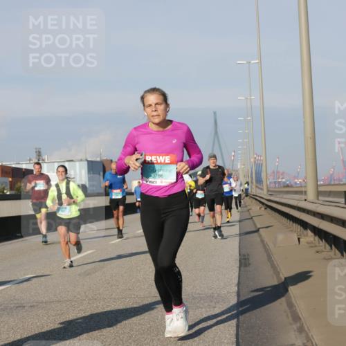 03.10.2025 - Köhlbrandbrückenlauf Jannik Wohlers http://msf.ph/oto/9102035 03.10.2025 09:49:20 Position 3 3766 meine-sportfotos.de