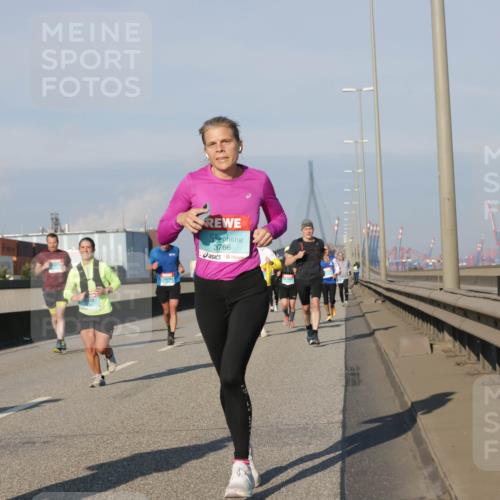 03.10.2025 - Köhlbrandbrückenlauf Jannik Wohlers http://msf.ph/oto/9102039 03.10.2025 09:49:20 Position 3 3766 meine-sportfotos.de