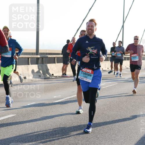 03.10.2025 - Köhlbrandbrückenlauf Strokosch-Dieckow http://msf.ph/oto/9102061 03.10.2025 09:22:49 Position 1 3118, 1185, 1262, 3317 meine-sportfotos.de