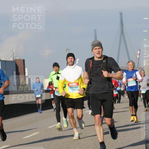 03.10.2025 - Köhlbrandbrückenlauf Jannik Wohlers http://msf.ph/oto/9102067 03.10.2025 09:49:22 Position 3 1543, 10, 1702 meine-sportfotos.de