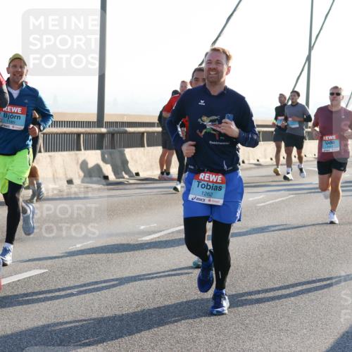 03.10.2025 - Köhlbrandbrückenlauf Strokosch-Dieckow http://msf.ph/oto/9102074 03.10.2025 09:22:49 Position 1 3118, 1185, 1262, 1411, 3317 meine-sportfotos.de