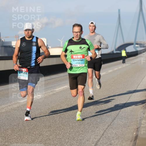 03.10.2025 - Köhlbrandbrückenlauf Lena Gebhardt http://msf.ph/oto/9102076 03.10.2025 09:37:08 Position 2 3463, 2702 meine-sportfotos.de
