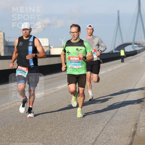 03.10.2025 - Köhlbrandbrückenlauf Lena Gebhardt http://msf.ph/oto/9102094 03.10.2025 09:37:08 Position 2 3463, 2702 meine-sportfotos.de