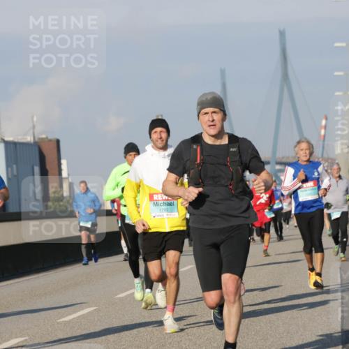 03.10.2025 - Köhlbrandbrückenlauf Jannik Wohlers http://msf.ph/oto/9102100 03.10.2025 09:49:22 Position 3 1543, 1702 meine-sportfotos.de