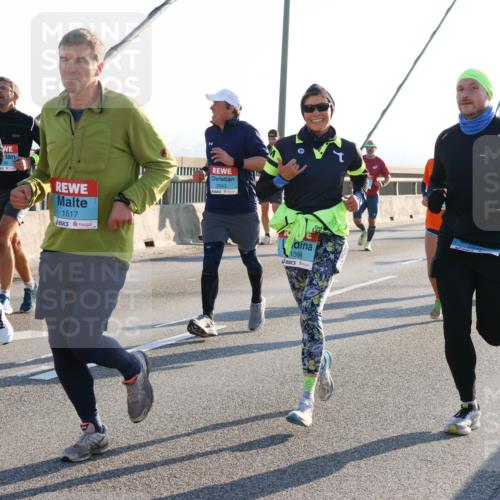 03.10.2025 - Köhlbrandbrückenlauf Strokosch-Dieckow http://msf.ph/oto/9102101 03.10.2025 09:22:56 Position 1 3817, 1517, 2843, 1398 meine-sportfotos.de