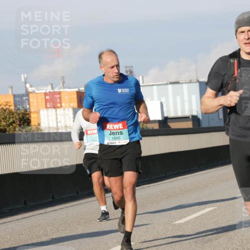 03.10.2025 - Köhlbrandbrückenlauf Jannik Wohlers http://msf.ph/oto/9102144 03.10.2025 09:49:24 Position 3 3802, 1543 meine-sportfotos.de