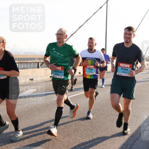 03.10.2025 - Köhlbrandbrückenlauf Strokosch-Dieckow http://msf.ph/oto/9102159 03.10.2025 09:23:11 Position 1 3658, 1248, 3659 meine-sportfotos.de