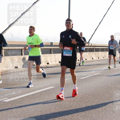 03.10.2025 - Köhlbrandbrückenlauf Strokosch-Dieckow http://msf.ph/oto/9102184 03.10.2025 09:23:23 Position 1 3378, 1368 meine-sportfotos.de