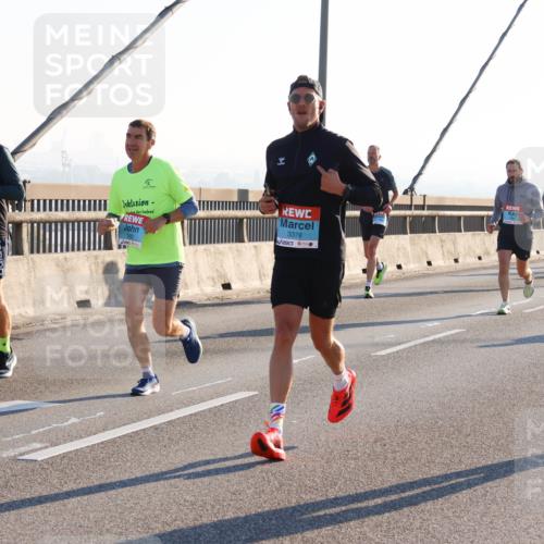 03.10.2025 - Köhlbrandbrückenlauf Strokosch-Dieckow http://msf.ph/oto/9102193 03.10.2025 09:23:23 Position 1 3378, 1368 meine-sportfotos.de