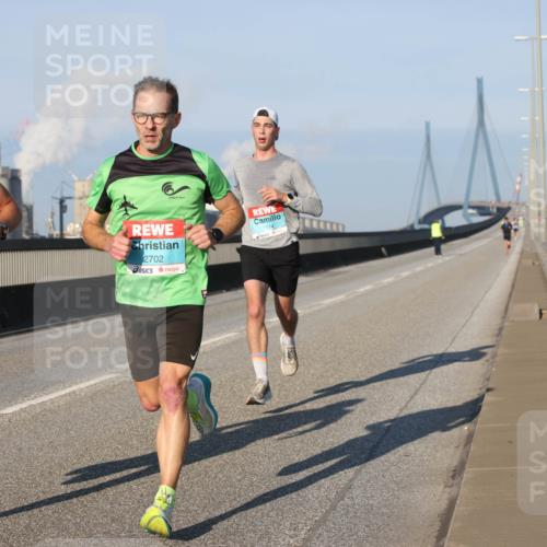 03.10.2025 - Köhlbrandbrückenlauf Lena Gebhardt http://msf.ph/oto/9102207 03.10.2025 09:37:10 Position 2 3463, 2702, 1174 meine-sportfotos.de