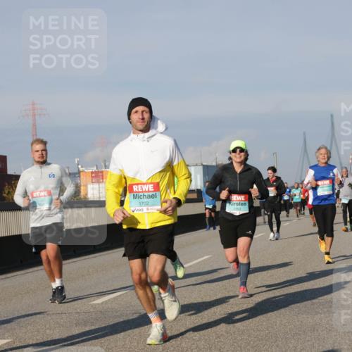 03.10.2025 - Köhlbrandbrückenlauf Jannik Wohlers http://msf.ph/oto/9102221 03.10.2025 09:49:26 Position 3 1543, 3802, 1702, 1353 meine-sportfotos.de