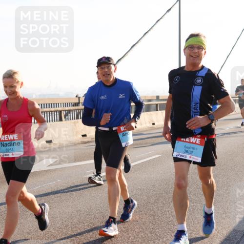 03.10.2025 - Köhlbrandbrückenlauf Strokosch-Dieckow http://msf.ph/oto/9102226 03.10.2025 09:23:33 Position 1 3251, 3832 meine-sportfotos.de