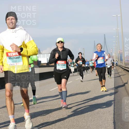 03.10.2025 - Köhlbrandbrückenlauf Jannik Wohlers http://msf.ph/oto/9102241 03.10.2025 09:49:26 Position 3 3802, 1702, 1353, 1025 meine-sportfotos.de