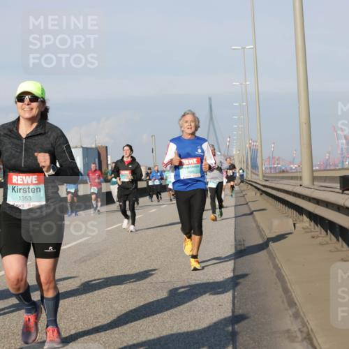 03.10.2025 - Köhlbrandbrückenlauf Jannik Wohlers http://msf.ph/oto/9102266 03.10.2025 09:49:27 Position 3 1091, 1353, 1025 meine-sportfotos.de