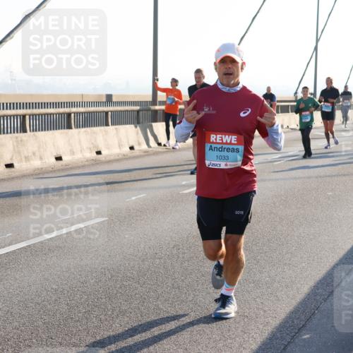 03.10.2025 - Köhlbrandbrückenlauf Strokosch-Dieckow http://msf.ph/oto/9102297 03.10.2025 09:23:47 Position 1 1033 meine-sportfotos.de