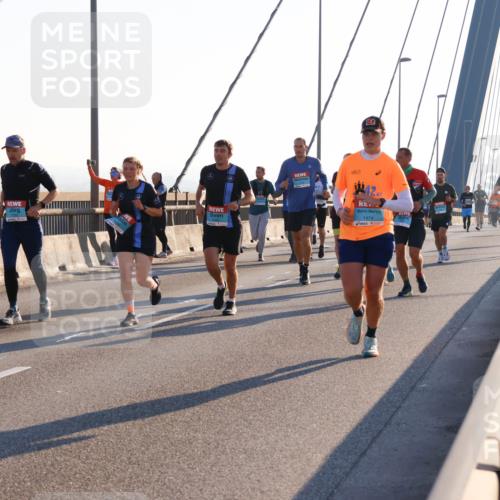 03.10.2025 - Köhlbrandbrückenlauf Strokosch-Dieckow http://msf.ph/oto/9102346 03.10.2025 09:23:56 Position 1 1474 meine-sportfotos.de