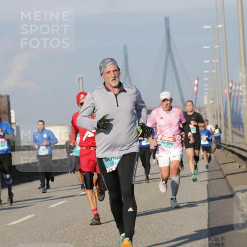 03.10.2025 - Köhlbrandbrückenlauf Jannik Wohlers http://msf.ph/oto/9102353 03.10.2025 09:49:30 Position 3 2, 1073, 1321 meine-sportfotos.de