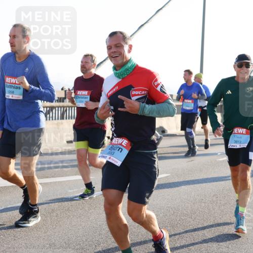 03.10.2025 - Köhlbrandbrückenlauf Strokosch-Dieckow http://msf.ph/oto/9102359 03.10.2025 09:24:01 Position 1 1058, 1309, 3053, 3812 meine-sportfotos.de