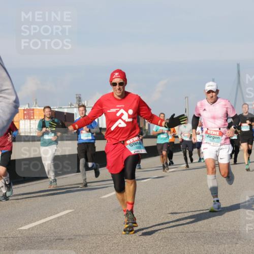 03.10.2025 - Köhlbrandbrückenlauf Jannik Wohlers http://msf.ph/oto/9102408 03.10.2025 09:49:33 Position 3 3353, 1321 meine-sportfotos.de