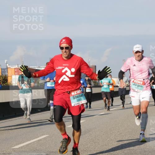 03.10.2025 - Köhlbrandbrückenlauf Jannik Wohlers http://msf.ph/oto/9102432 03.10.2025 09:49:33 Position 3 3353, 1321 meine-sportfotos.de