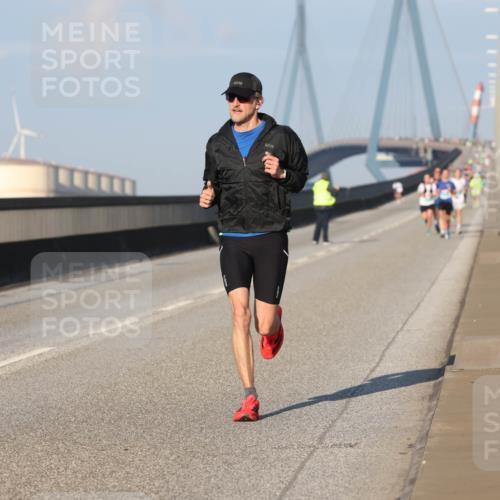 03.10.2025 - Köhlbrandbrückenlauf Lena Gebhardt http://msf.ph/oto/9102479 03.10.2025 09:37:25 Position 2  meine-sportfotos.de