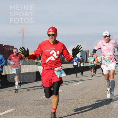03.10.2025 - Köhlbrandbrückenlauf Jannik Wohlers http://msf.ph/oto/9102480 03.10.2025 09:49:34 Position 3 3353, 1321 meine-sportfotos.de