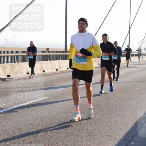 03.10.2025 - Köhlbrandbrückenlauf Strokosch-Dieckow http://msf.ph/oto/9102491 03.10.2025 09:24:18 Position 1 1702 meine-sportfotos.de