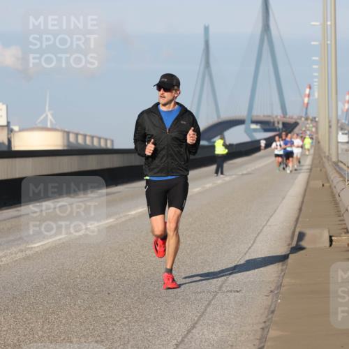 03.10.2025 - Köhlbrandbrückenlauf Lena Gebhardt http://msf.ph/oto/9102508 03.10.2025 09:37:25 Position 2  meine-sportfotos.de