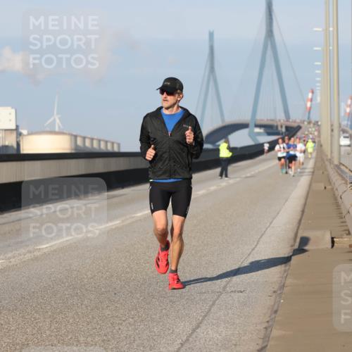 03.10.2025 - Köhlbrandbrückenlauf Lena Gebhardt http://msf.ph/oto/9102517 03.10.2025 09:37:25 Position 2 77 meine-sportfotos.de